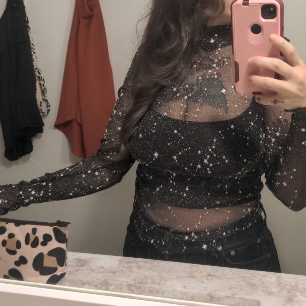 Mesh starry gorgeous long sleeve top Like NEW Super soft and comfy